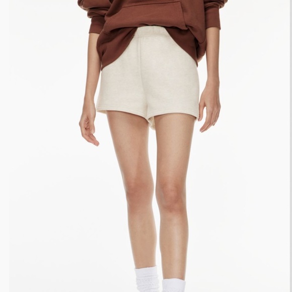 Aritzia TNA cozy fleece perfect 3” high-rise sweatshort - Picture 4 of 4